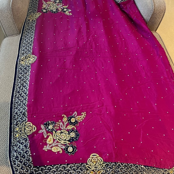 Brand New Gorgeous Pure Crepe Sari with Heavy Embroidery Work - Picture 2 of 7